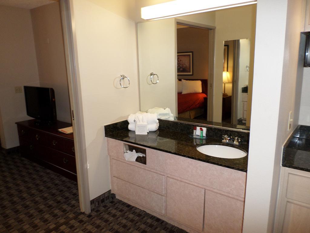 Wingate By Wyndham Canton-Hall Of Fame Ruang foto